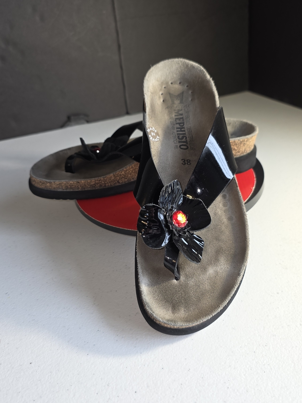 Mephisto Violette Black Patent Floral Toe-Post Sandal Sz 38